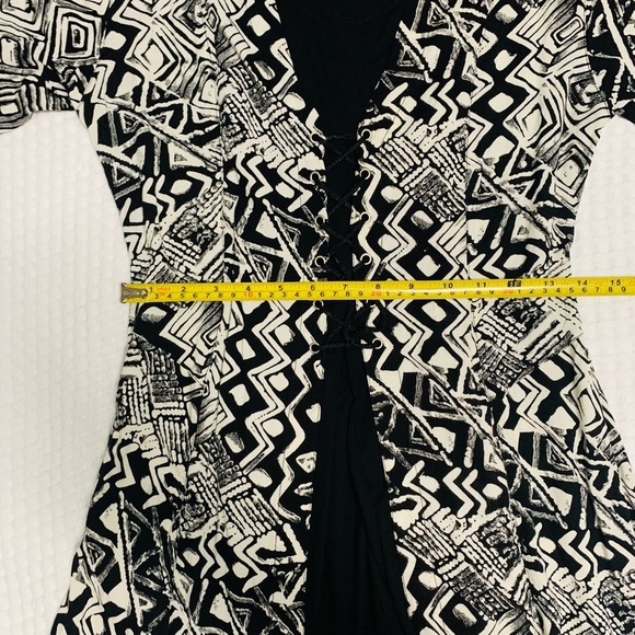 Black and white print dress with short sleeves oval neck line Fit and flare - Picture 3 of 14